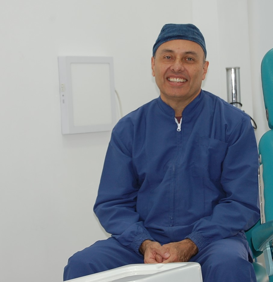 Dr. Juan Tabares